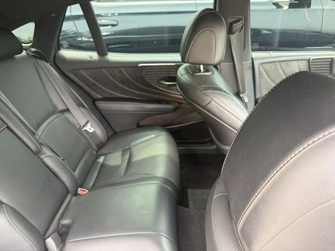 Used 2018 Lexus LS 500 w/ Accessory Package (Z2) RWD image 10