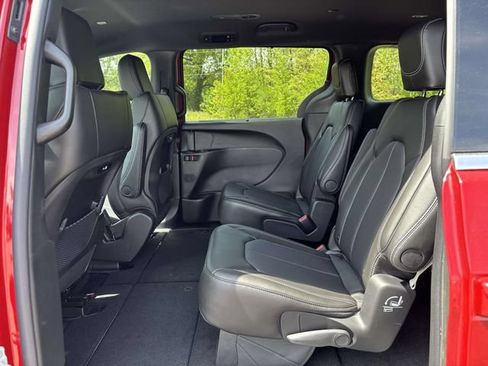 New 2027 Chrysler Pacifica Select FWD image 6