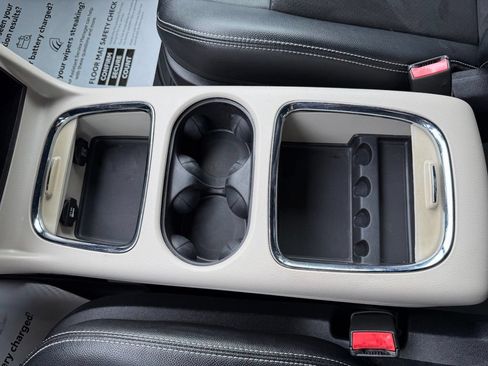 Used 2019 Dodge Grand Caravan SXT FWD image 17
