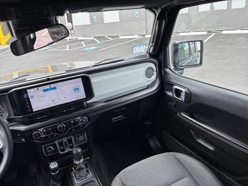 Used 2025 Jeep Wrangler Unlimited Sahara AWD/4WD image 27