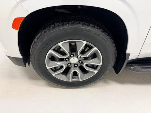 Certified 2022 Chevrolet Suburban LT w/ LT Signature Package image 21