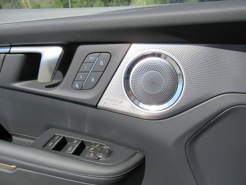 New 2026 Buick Enclave Avenir w/ Super Cruise Package FWD image 23