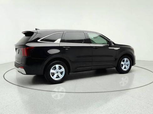 Certified 2025 Kia Sorento LX FWD image 6