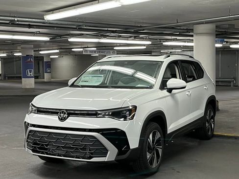 New 2025 Volkswagen Taos SE image 3