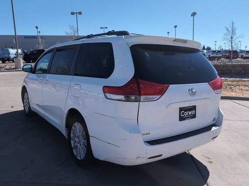 Used 2013 Toyota Sienna LE w/ Towing Pkg AWD/4WD image 5