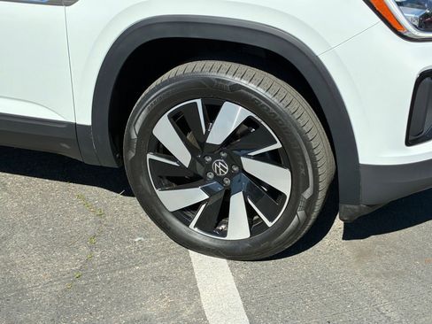 Used 2025 Volkswagen Atlas Cross Sport SE image 32