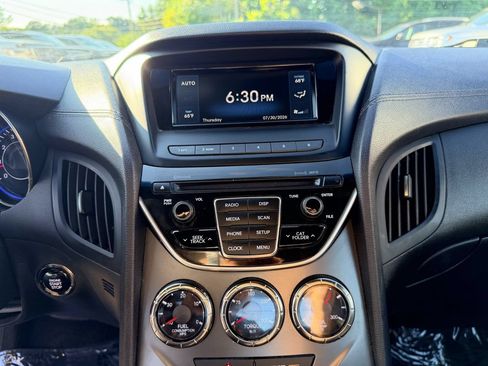 Used 2016 Hyundai Genesis 3.8 RWD image 18