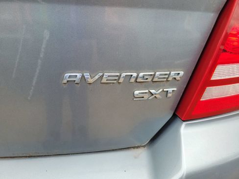 Used 2010 Dodge Avenger SXT FWD image 21
