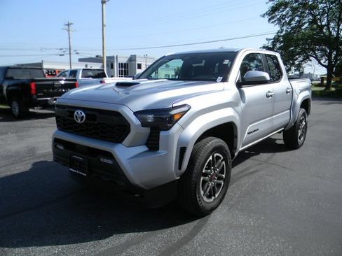 Used 2025 Toyota Tacoma TRD Sport AWD/4WD image 7
