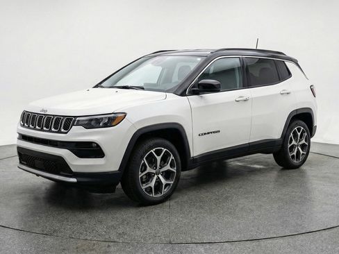 Used 2025 Jeep Compass Limited image 3