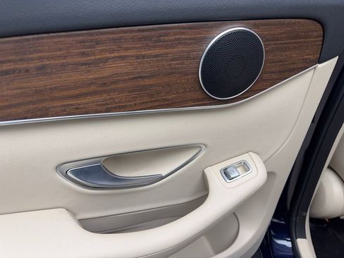 Used 2022 Mercedes-Benz GLC 300 4MATIC w/ Premium Package Lite image 35