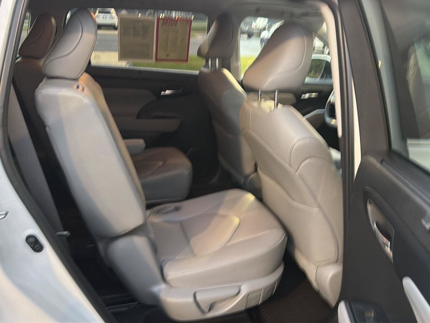 Certified 2023 Toyota Highlander XLE FWD image 13