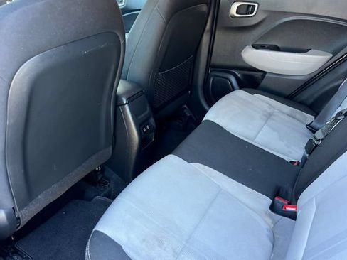 Used 2024 Hyundai Venue SEL FWD image 13