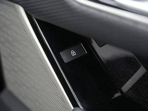 Used 2021 Land Rover Range Rover Velar R-Dynamic S image 35