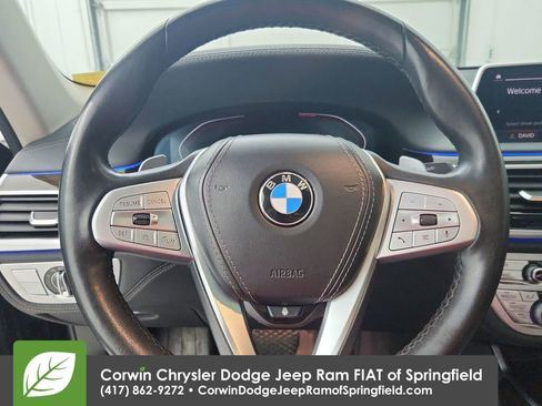 Used 2022 BMW 740i xDrive w/ Premium Package image 21