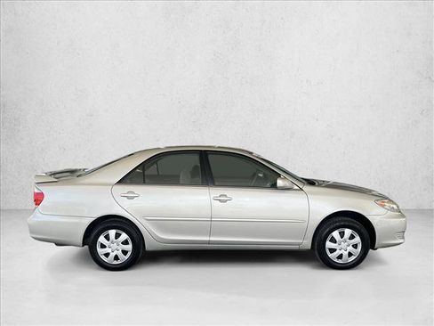 Used 2005 Toyota Camry LE FWD image 4