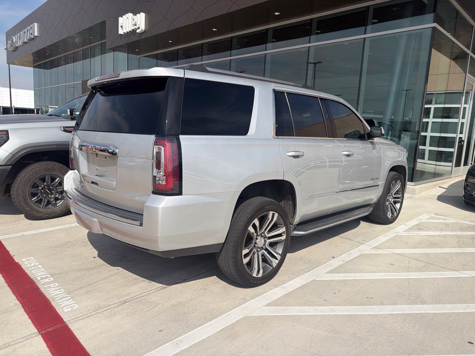 Used 2020 GMC Yukon Denali w/ Open Road Package AWD/4WD image 5