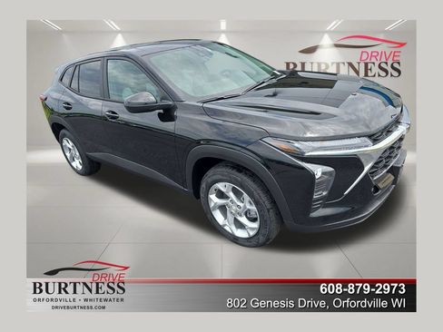 New 2026 Chevrolet Trax LS w/ LS Convenience Package FWD image 1