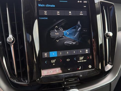 New 2025 Volvo XC60 B5 Core w/ Protection Package Premier image 21