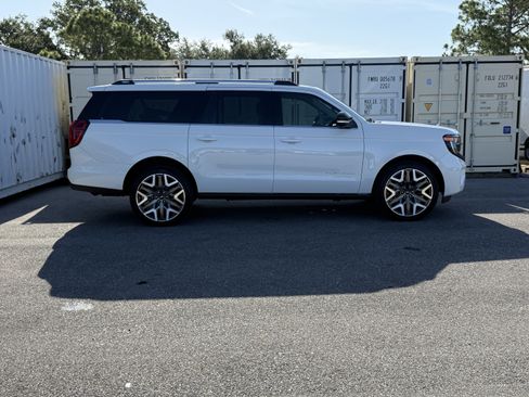 New 2026 Ford Expedition Max Platinum w/ Platinum Ultimate Package AWD/4WD image 3