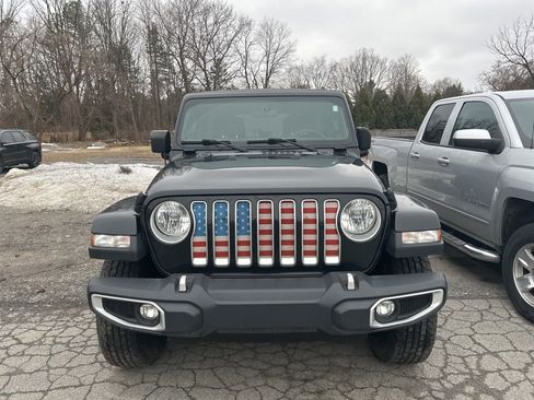 Used 2022 Jeep Wrangler Unlimited Sahara AWD/4WD image 4