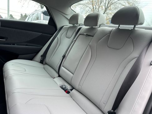 New 2025 Hyundai Elantra Limited FWD image 9