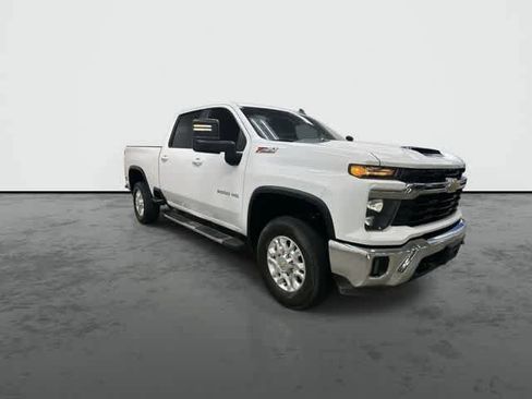 Used 2024 Chevrolet Silverado 2500 LT image 5