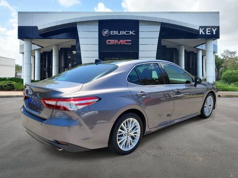 Used 2019 Toyota Camry XLE FWD image 4