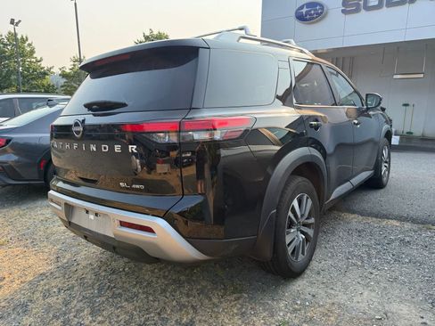 Used 2023 Nissan Pathfinder SL AWD/4WD image 3
