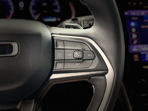 Used 2023 Jeep Grand Cherokee L Limited AWD/4WD image 22