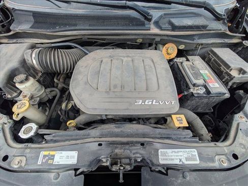 Used 2016 Chrysler Town & Country Limited Platinum image 17