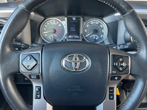 Used 2018 Toyota Tacoma SR5 AWD/4WD image 21