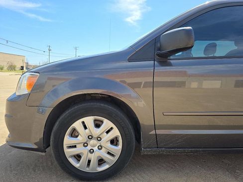 Used 2016 Dodge Grand Caravan SE w/ Quick Order Package 29E SE image 9