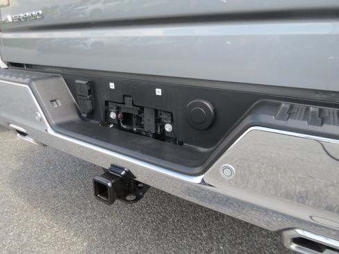 Used 2025 Chevrolet Silverado 1500 LTZ w/ Technology Package AWD/4WD image 8