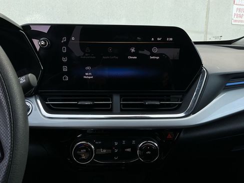 Used 2025 Chevrolet Trax LT image 24