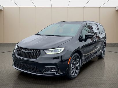 New 2026 Chrysler Pacifica Select
