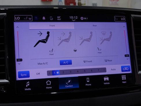 Used 2024 Chrysler Pacifica Touring-L image 36