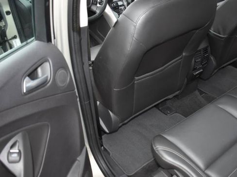 Used 2015 Ford C-MAX Energi SEL w/ Equipment Group 303A FWD image 19