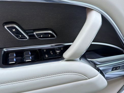 New 2026 Land Rover Range Rover SV AWD/4WD image 13