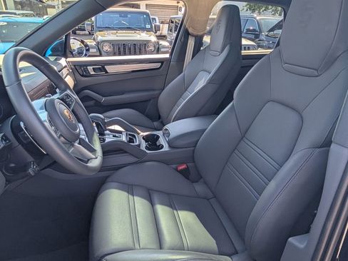 Used 2023 Porsche Cayenne image 10