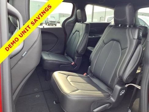 New 2026 Chrysler Pacifica Select FWD image 18