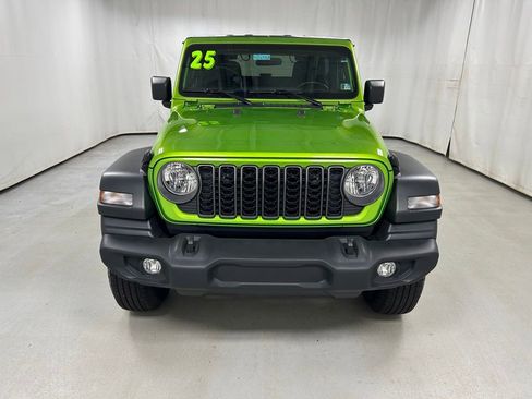 Used 2025 Jeep Wrangler Sport AWD/4WD image 4