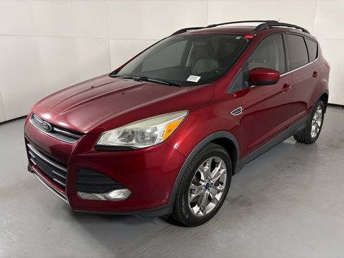 Used 2015 Ford Escape SE w/ Equipment Group 201A image 4