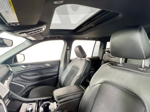 Used 2022 Jeep Grand Cherokee Altitude image 21