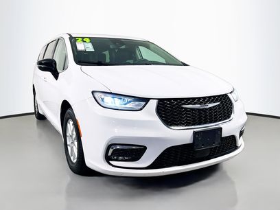 Used 2024 Chrysler Pacifica Touring-L
