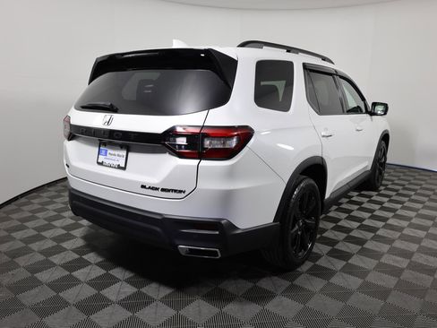 Used 2025 Honda Pilot Black Edition image 5
