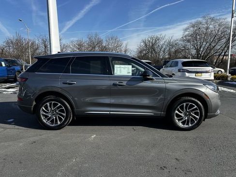 Certified 2022 Lincoln Corsair Standard w/ Equipment Group 101A image 4