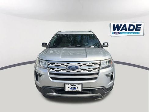 Used 2018 Ford Explorer XLT w/ Equipment Group 202A FWD image 2