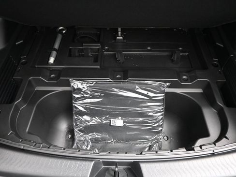 New 2026 Chevrolet Equinox EV LT w/ LPO, Blackout Package AWD/4WD image 22