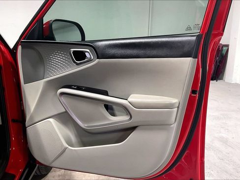 Used 2023 Kia Soul LX FWD image 22